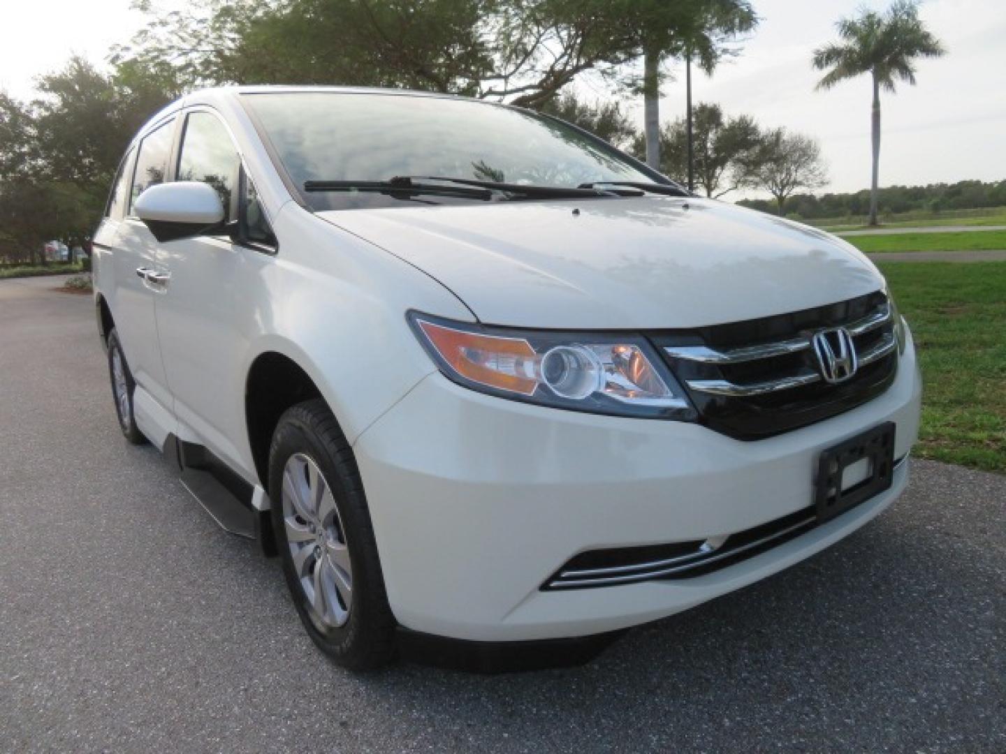 2016 White /Truffle Honda Odyssey (5FNRL5H63GB) , Automatic transmission, located at 4301 Oak Circle #19, Boca Raton, FL, 33431, (954) 561-2499, 26.388861, -80.084038 - You are looking at Gorgeous Pearl White Diamond 2016 Honda Odyssey EX-L VMI Northstar Handicap Wheelchair Conversion Van with 79K Original Miles, In-Floor Power Side Entry Ramp with Kneeling Van Function, Passenger Side 6 Way Transfer Seat, Quick Release Driver's Seat, Hand Controls, Tie Down System - Photo#7